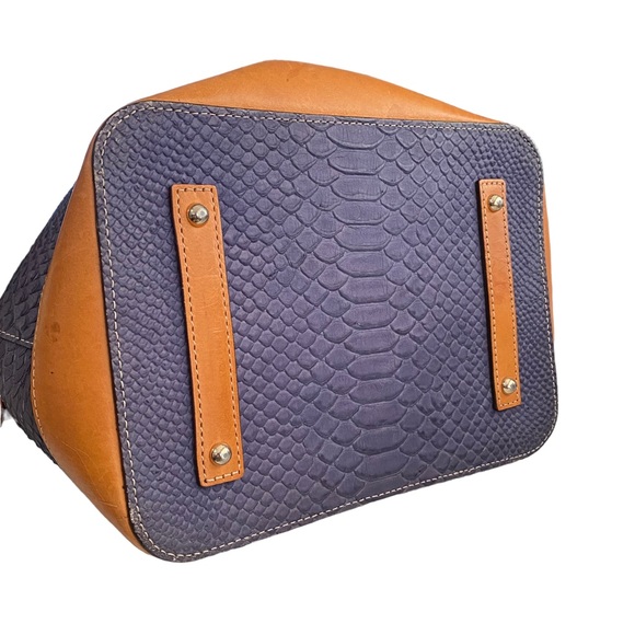 Dooney and Bourke drawstring bucket Snakeskin Texture Shoulder Bag - Picture 10 of 16